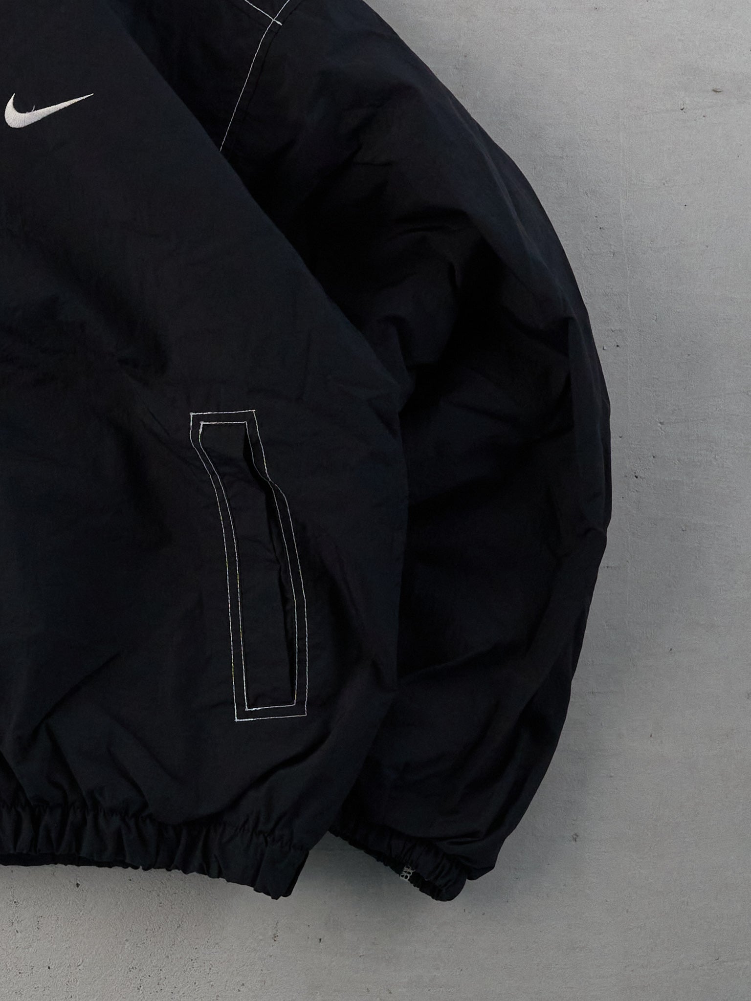 Vintage Y2k Black Nike Hooded Windbreaker Jacket (L/XL)