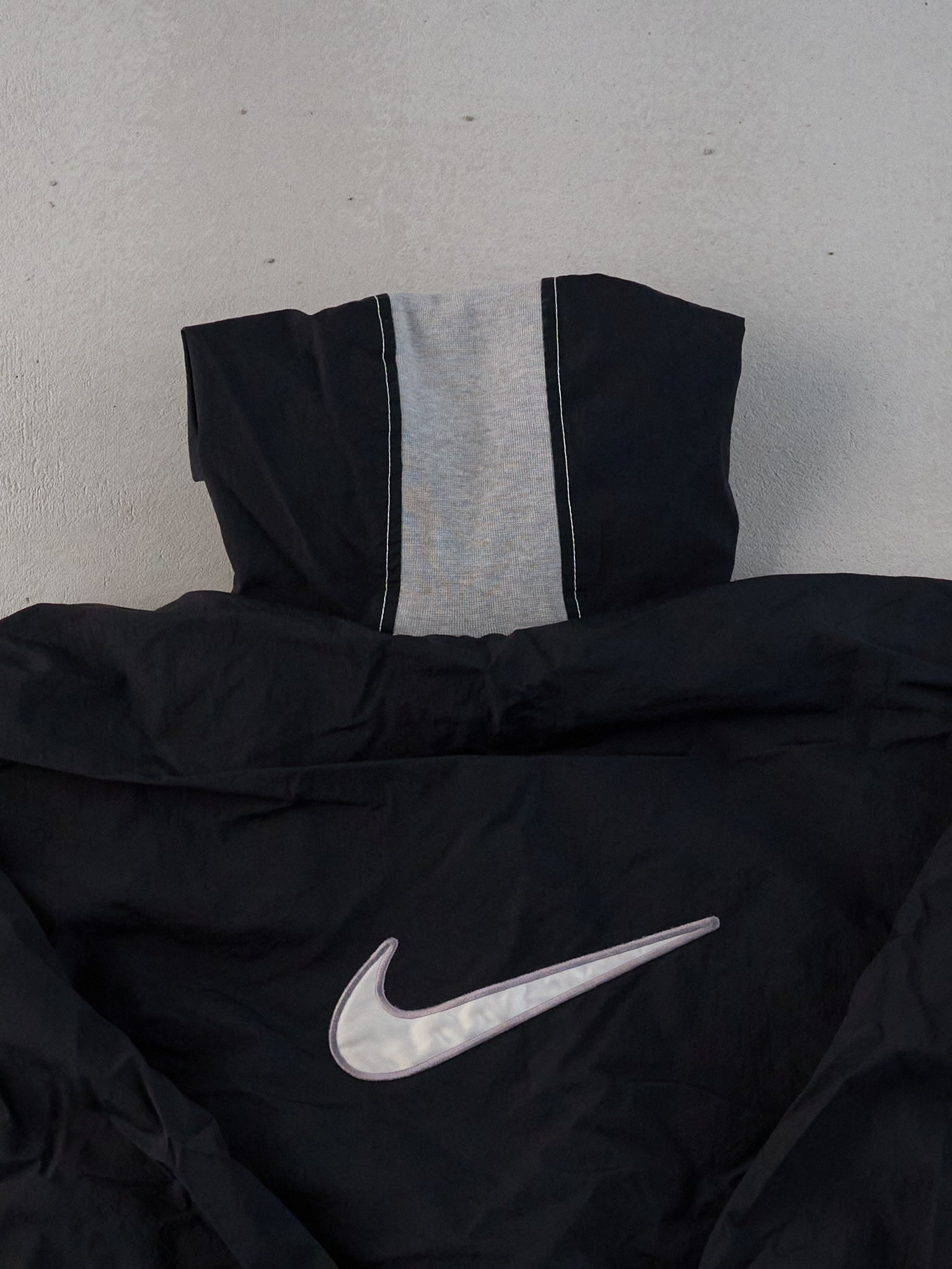 Vintage Y2k Black Nike Hooded Windbreaker Jacket (L/XL)