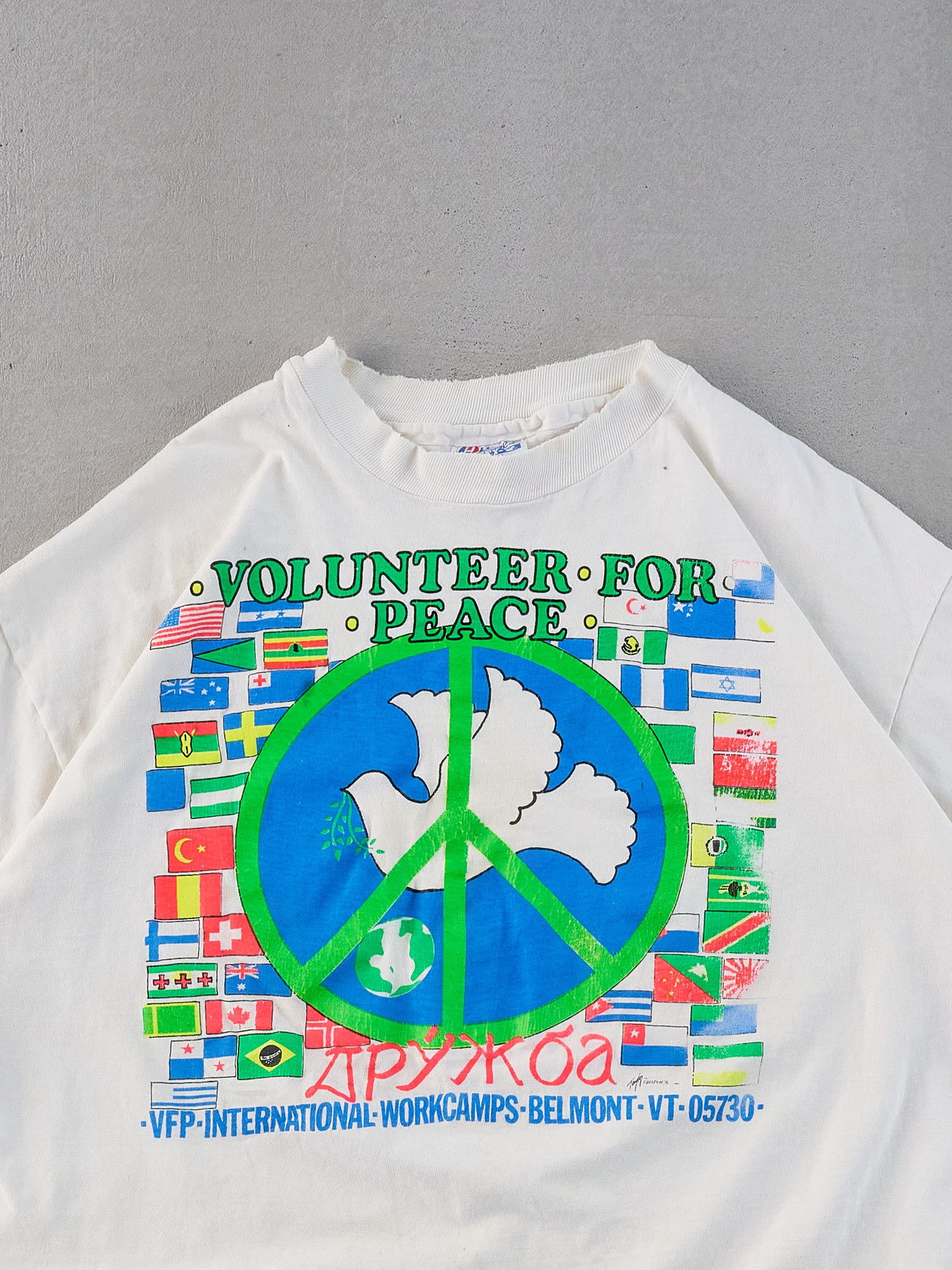 Vintage 90s White Single Stitched Volunteer for Peace Graphic Tee (M)