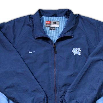 Vintage Nike Team x North Carolina Windbreaker | Rebalance Vintage.