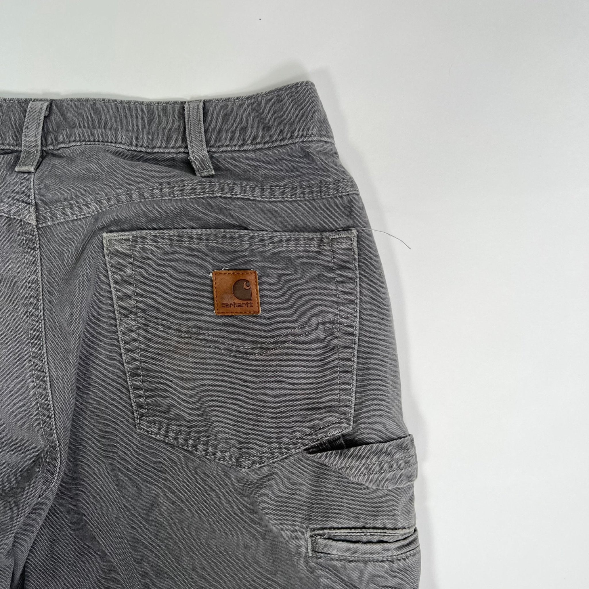 Vintage Grey Carhartt Cargo Pants (32 x 30) | Rebalance Vintage.