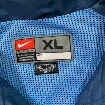 Vintage Nike Team x North Carolina Windbreaker | Rebalance Vintage.