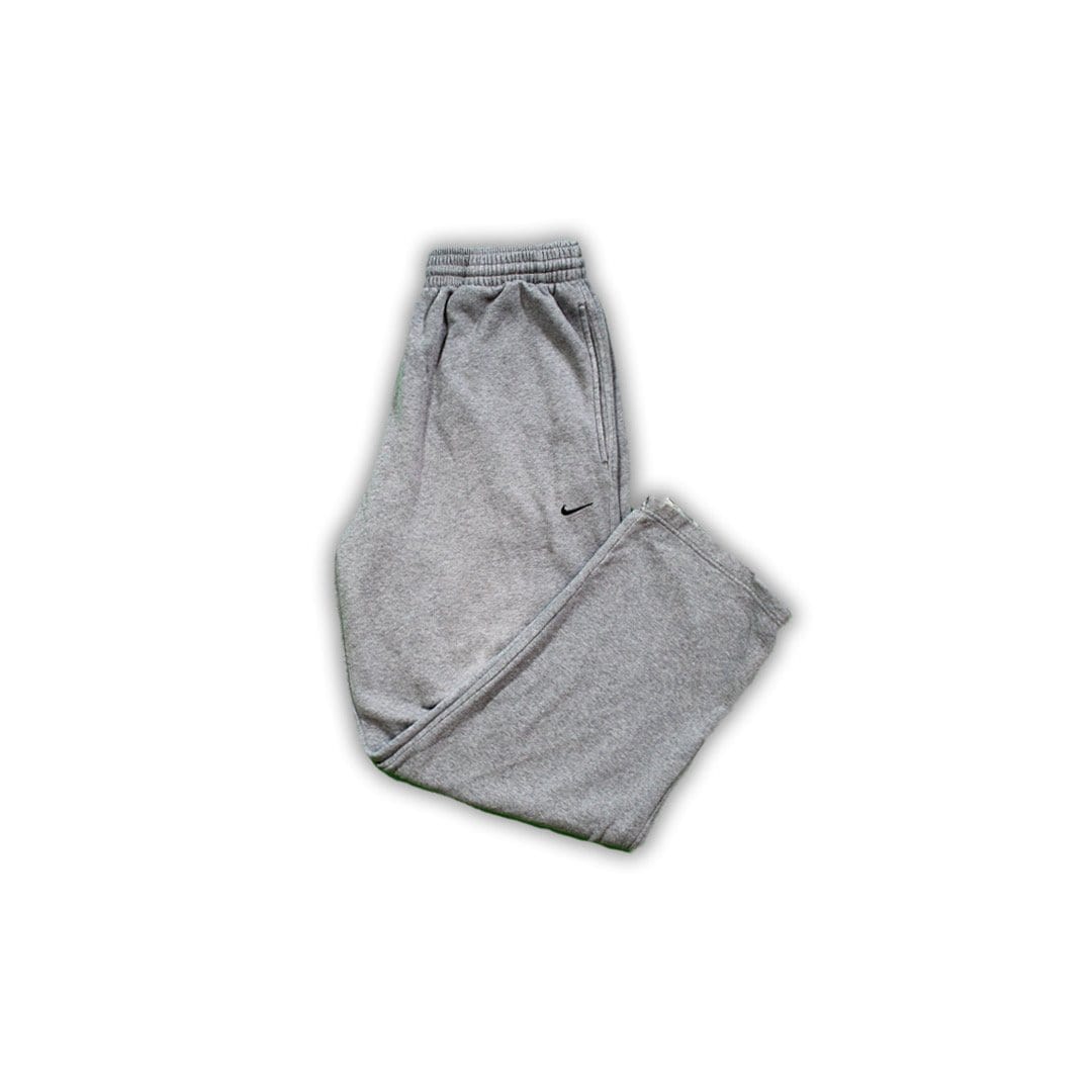 Vintage Nike Embroidered "R" Sweats | Rebalance Vintage.